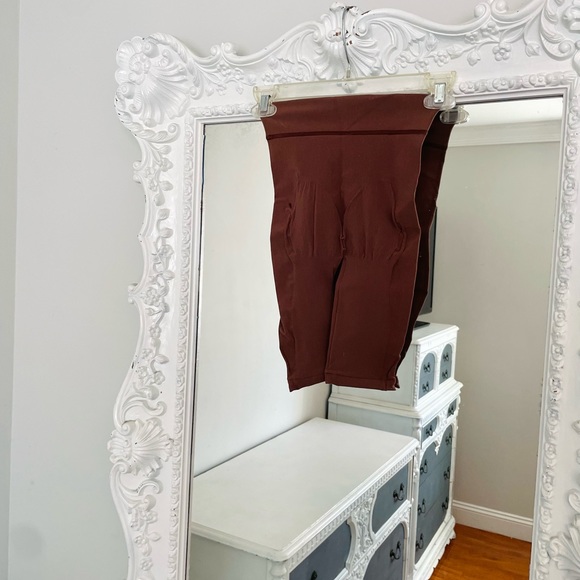 BRAND NEW Leonisa Well-Rounded Invisible Butt Lifter Shaper Shorts - Picture 4 of 6